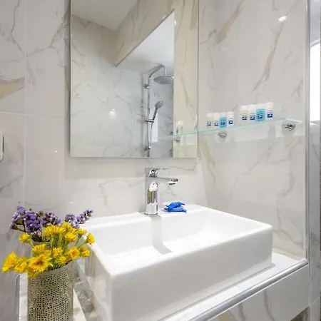 Connection Naxos Town