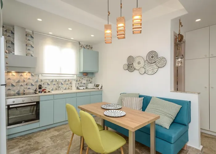 Connection Naxos Town